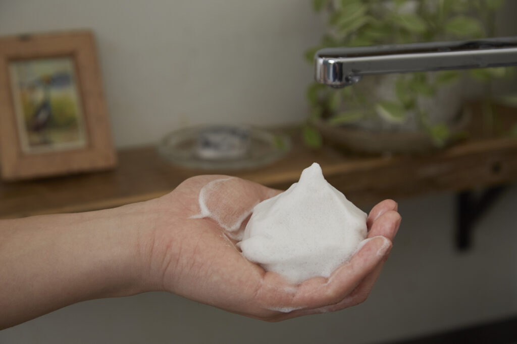 Botanical Craft Soapを手のひらで泡立てた、きめ細かな泡